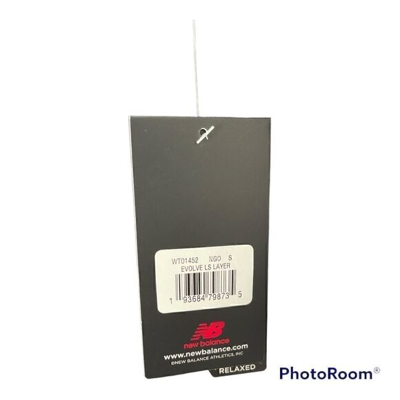 𝅺NEW Balance
EVOLVE SIDE SLIT LONG SLEEVE - WOMEN'S SMALL NWT - Picture 3 of 4